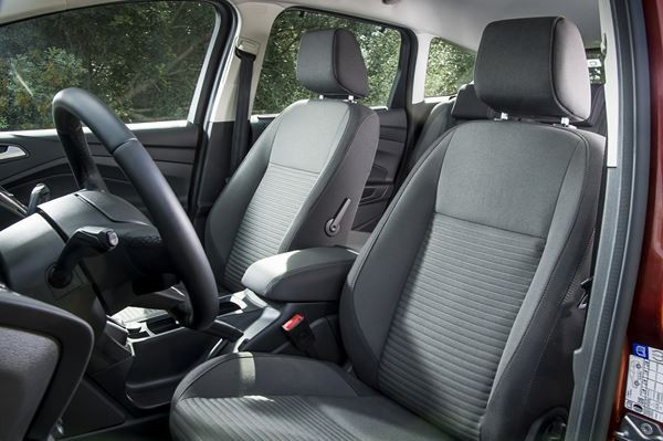 Le Ford C-Max restylé bénéficie d'un design extérieur plus racé