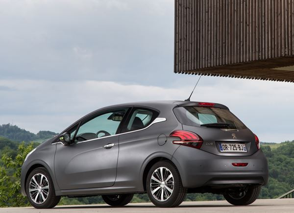 La nouvelle Peugeot 208 affiche un style sportif et racé