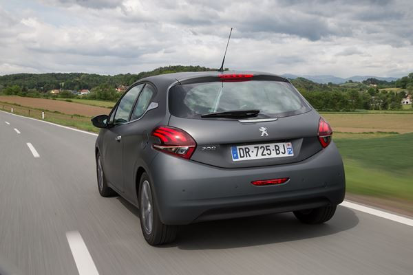 La nouvelle Peugeot 208 affiche un style sportif et racé