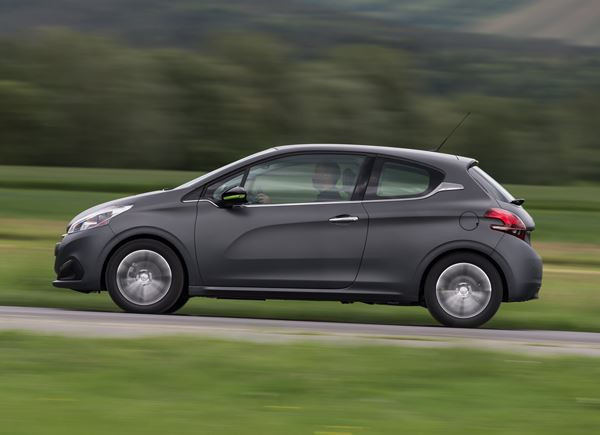 La nouvelle Peugeot 208 affiche un style sportif et racé