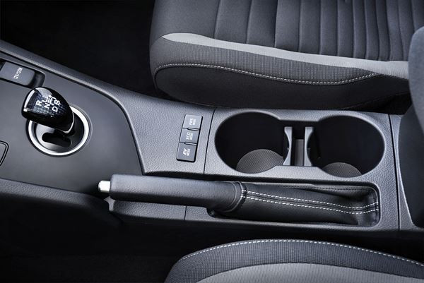 Une Toyota Auris au style plus affirmé dotée de nouvelles motorisations