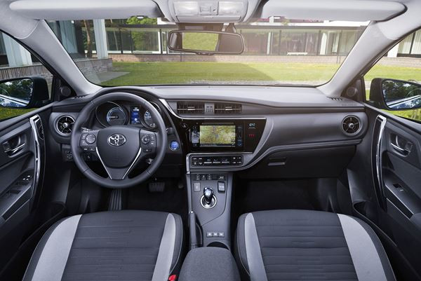 Une Toyota Auris au style plus affirmé dotée de nouvelles motorisations