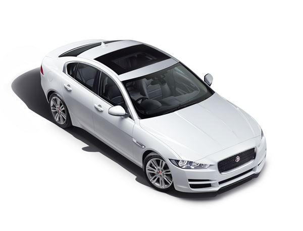 Jaguar XE: une berline à propulsion de taille moyenne au style dynamique