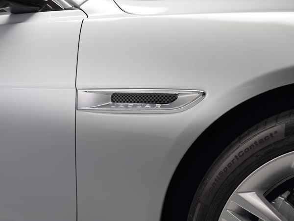 Jaguar XE: une berline à propulsion de taille moyenne au style dynamique