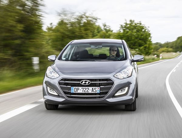 La Hyundai i30 adopte le nouveau style Hyundai avec une calandre hexagonale