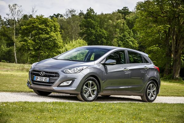 La Hyundai i30 adopte le nouveau style Hyundai avec une calandre hexagonale