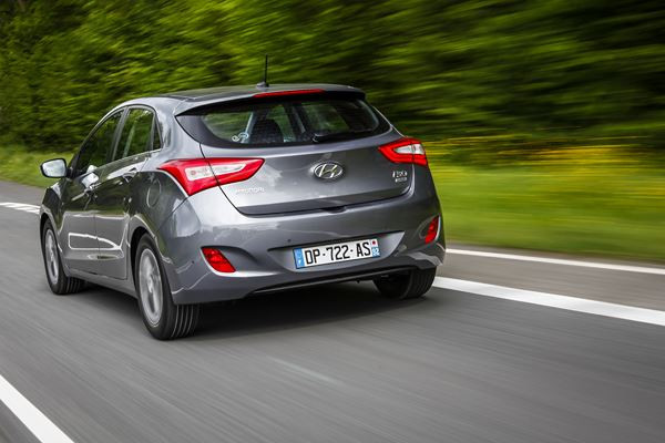 La Hyundai i30 adopte le nouveau style Hyundai avec une calandre hexagonale