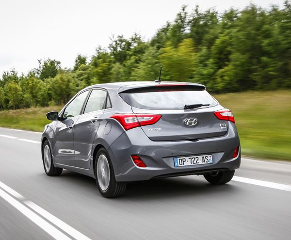 La Hyundai i30 adopte le nouveau style Hyundai avec une calandre hexagonale