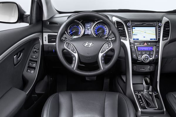 La Hyundai i30 adopte le nouveau style Hyundai avec une calandre hexagonale