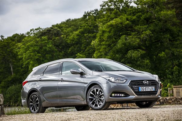 La Hyundai i40 s'offre un style extérieur rajeuni avec une nouvelle calandre hexagonale
