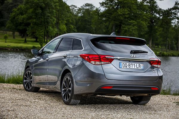 La Hyundai i40 s'offre un style extérieur rajeuni avec une nouvelle calandre hexagonale