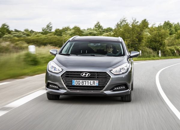 La Hyundai i40 s'offre un style extérieur rajeuni avec une nouvelle calandre hexagonale