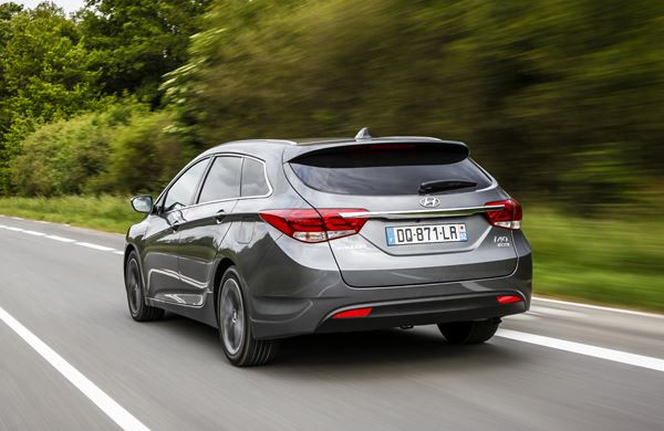 La Hyundai i40 s'offre un style extérieur rajeuni avec une nouvelle calandre hexagonale