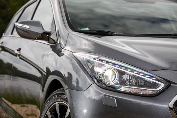 La Hyundai i40 s'offre un style extérieur rajeuni avec une nouvelle calandre hexagonale
