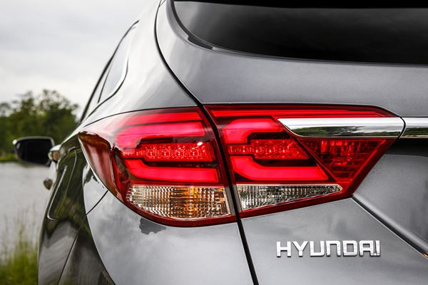 La Hyundai i40 s'offre un style extérieur rajeuni avec une nouvelle calandre hexagonale
