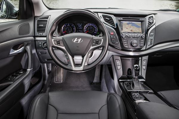 La Hyundai i40 s'offre un style extérieur rajeuni avec une nouvelle calandre hexagonale