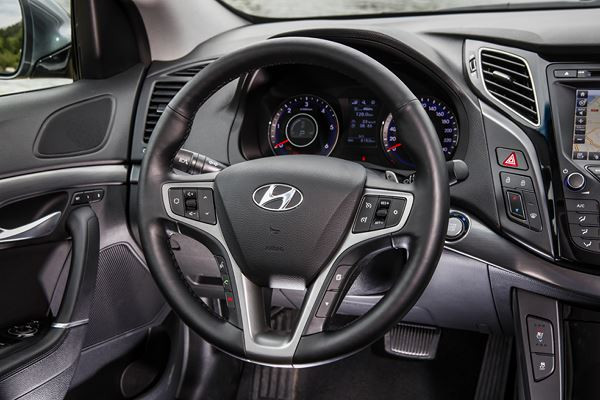La Hyundai i40 s'offre un style extérieur rajeuni avec une nouvelle calandre hexagonale