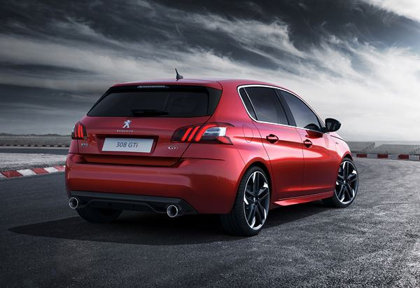 La berline compacte Peugeot 308 se décline en mode GTi