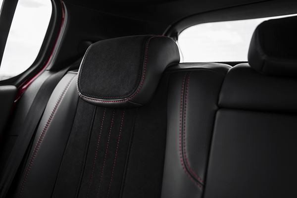 La berline compacte Peugeot 308 se décline en mode GTi