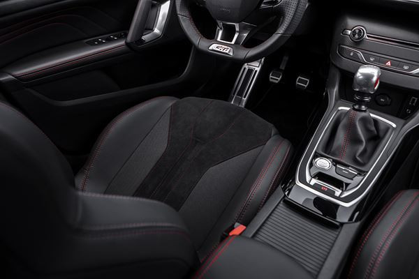 La berline compacte Peugeot 308 se décline en mode GTi