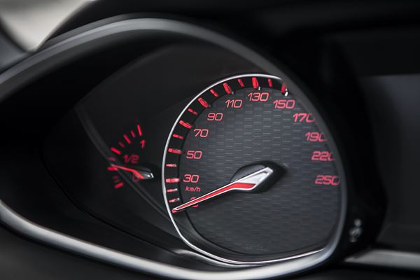 La berline compacte Peugeot 308 se décline en mode GTi