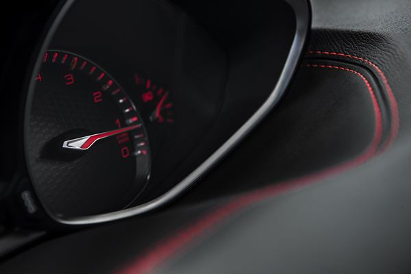 La berline compacte Peugeot 308 se décline en mode GTi