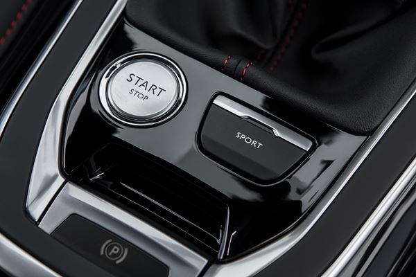 La berline compacte Peugeot 308 se décline en mode GTi