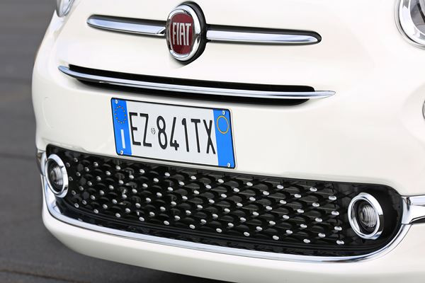 La Fiat 500 "restylée" démarre à partir de 12 490 euros