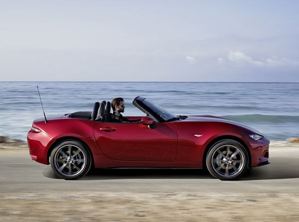 Le roadster Mazda MX-5 de quatrième génération réinterprète le style Kodo