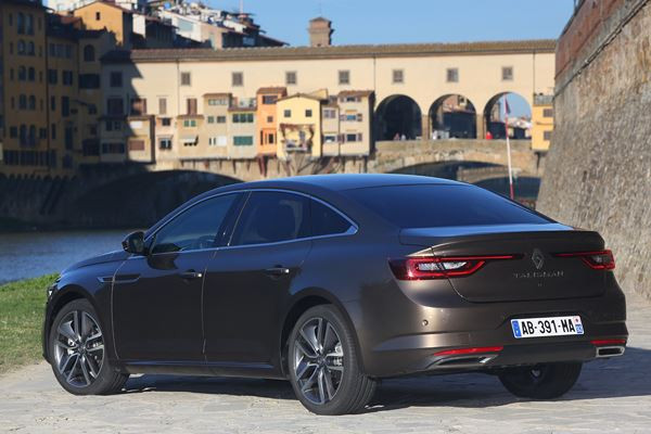 La grande berline quatre portes Renault Talisman à l'épreuve du marché