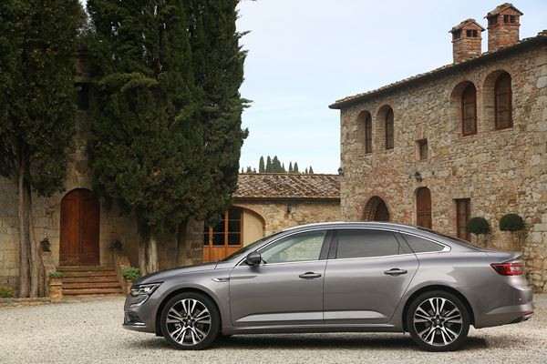 La grande berline quatre portes Renault Talisman à l'épreuve du marché