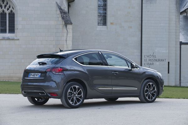 La DS 4 prend un nouvel envol avec une face avant retravaillée