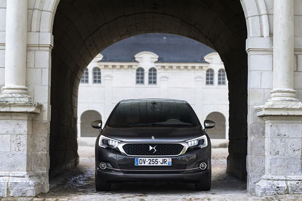 La DS 4 prend un nouvel envol avec une face avant retravaillée