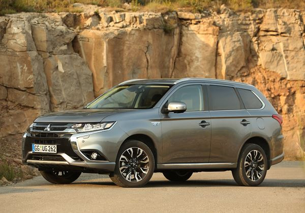 Le Mitsubishi Outlander PHEV arbore la face avant « Dynamic Shield »