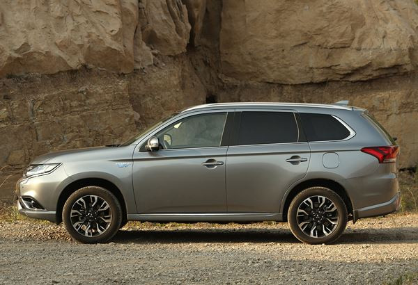 Le Mitsubishi Outlander PHEV arbore la face avant « Dynamic Shield »