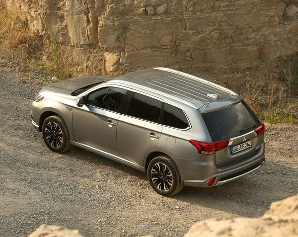 Le Mitsubishi Outlander PHEV arbore la face avant « Dynamic Shield »