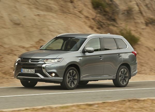 Le Mitsubishi Outlander PHEV arbore la face avant « Dynamic Shield »