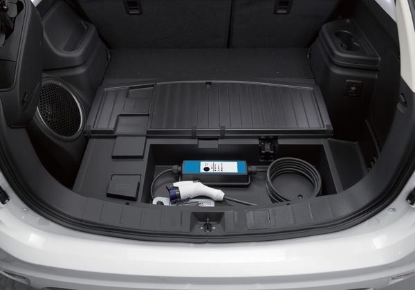 Le Mitsubishi Outlander PHEV arbore la face avant « Dynamic Shield »