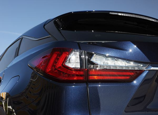 Un Lexus RX de quatrième génération au style audacieux
