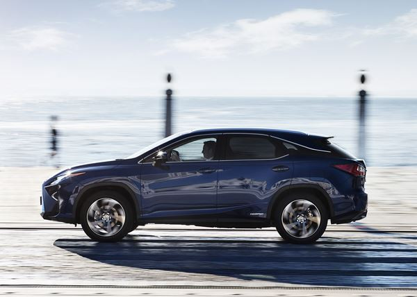 Un Lexus RX de quatrième génération au style audacieux