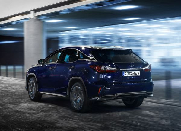 Un Lexus RX de quatrième génération au style audacieux
