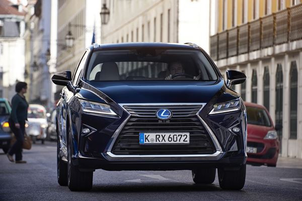 Un Lexus RX de quatrième génération au style audacieux