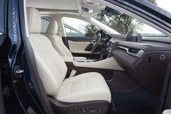 Un Lexus RX de quatrième génération au style audacieux