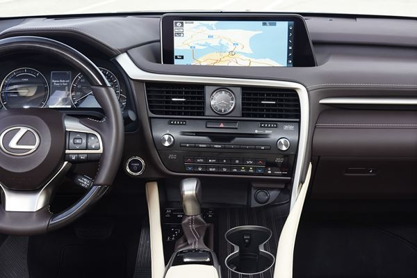 Un Lexus RX de quatrième génération au style audacieux