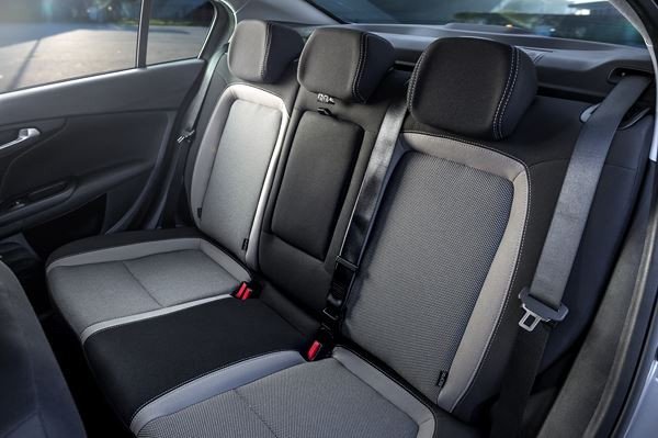 La berline compacte à coffre Fiat Tipo en approche
