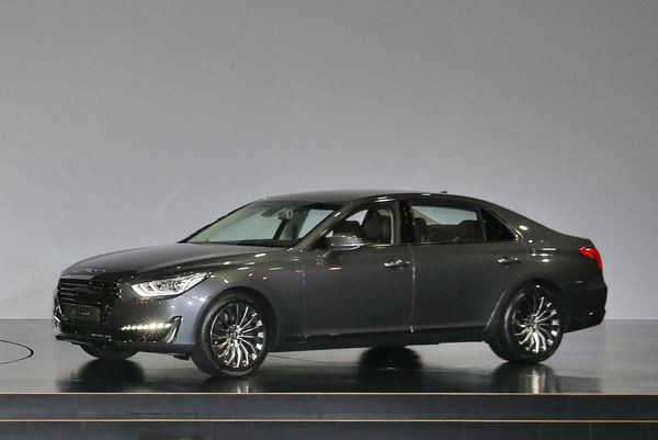 La grande berline de luxe Genesis G90 promet un confort de première classe
