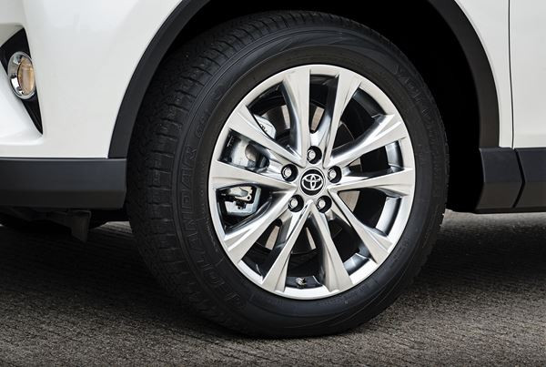 Le Toyota RAV4 restylé adopte un style plus expressif
