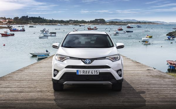 Le Toyota RAV4 se met à l'hybride