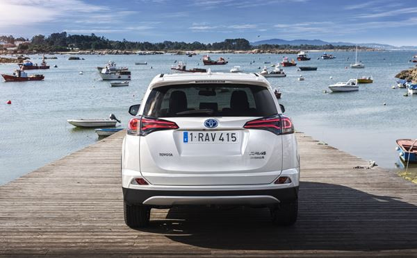 Le Toyota RAV4 se met à l'hybride