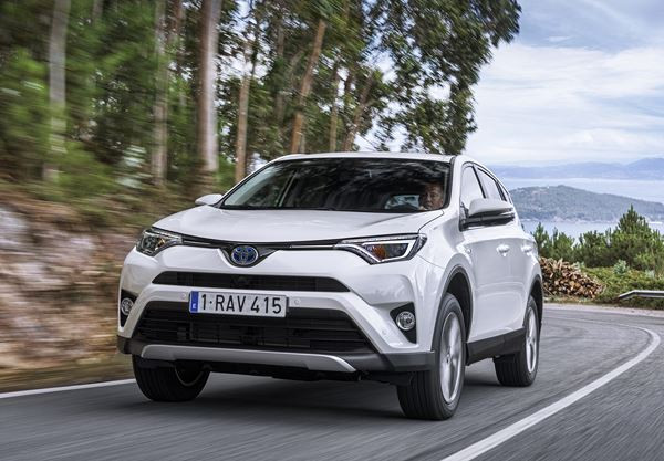 Le Toyota RAV4 se met à l'hybride